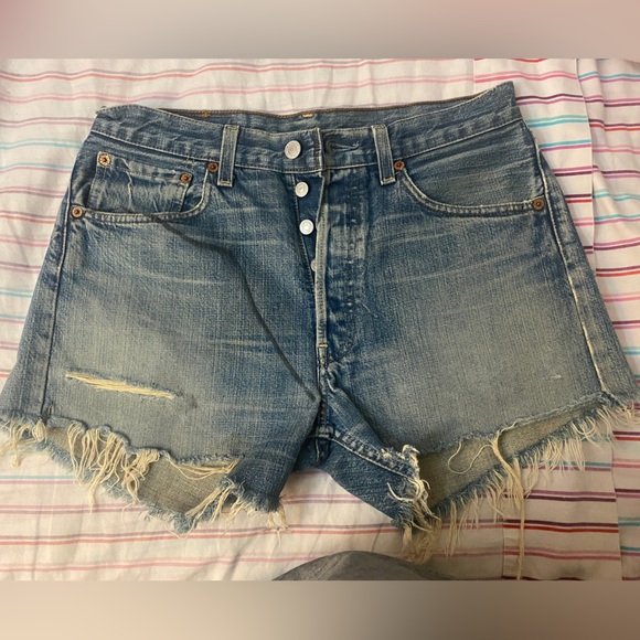 Distressed 501 Levi shorts - Picture 1 of 5
